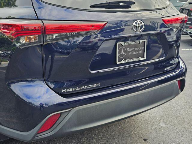 used 2022 Toyota Highlander car, priced at $34,071