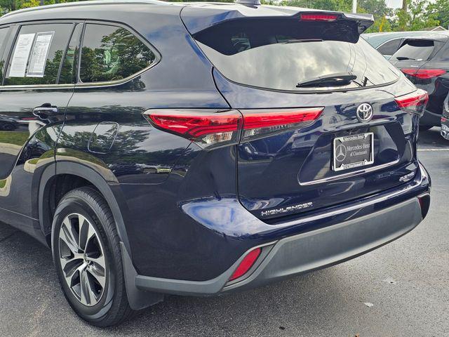 used 2022 Toyota Highlander car, priced at $34,071