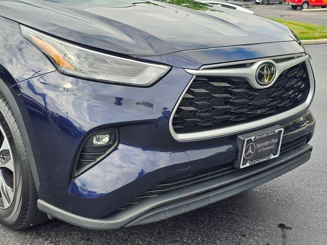 used 2022 Toyota Highlander car, priced at $34,071