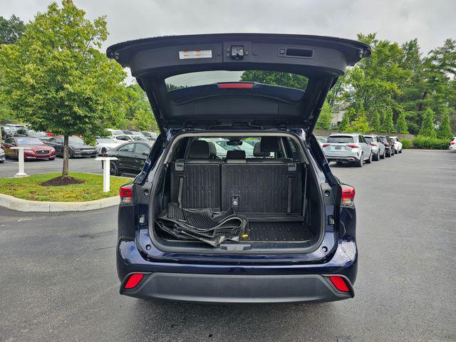 used 2022 Toyota Highlander car, priced at $34,071