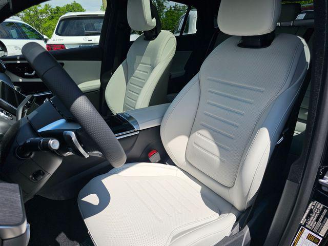 new 2025 Mercedes-Benz GLC 300 car, priced at $67,595