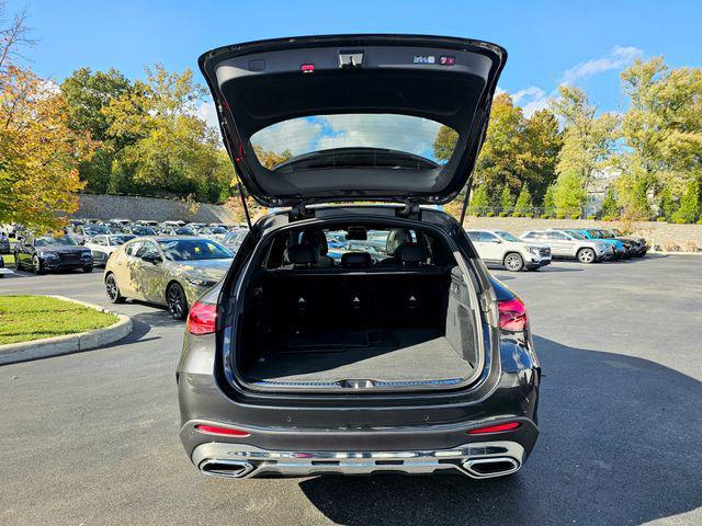 new 2025 Mercedes-Benz GLC 300 car, priced at $60,585