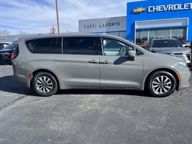 used 2022 Chrysler Pacifica Hybrid car, priced at $32,900