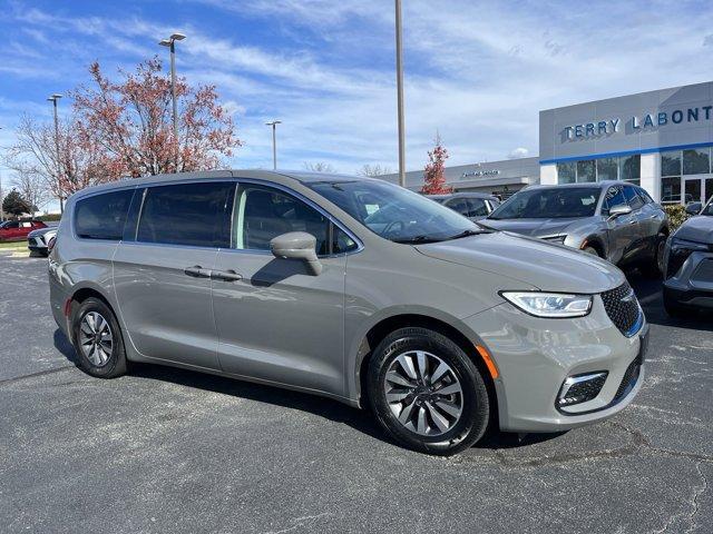 used 2022 Chrysler Pacifica Hybrid car, priced at $32,900