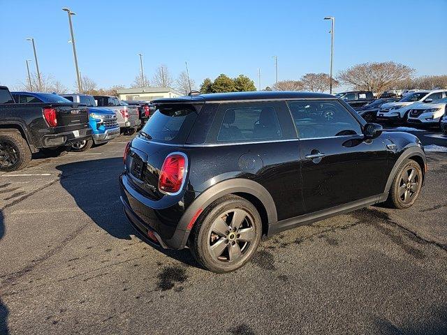 used 2022 MINI SE Hardtop car, priced at $17,900