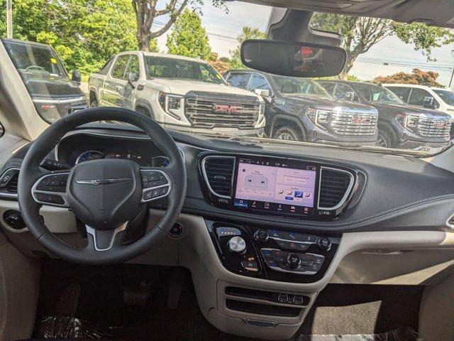 used 2023 Chrysler Pacifica Hybrid car, priced at $25,900