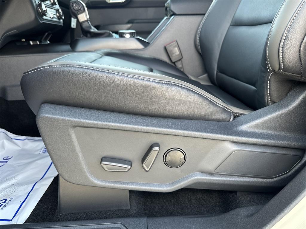 new 2025 Ford Bronco car, priced at $50,961
