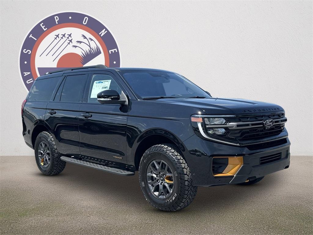 new 2025 Ford Expedition car, priced at $83,025