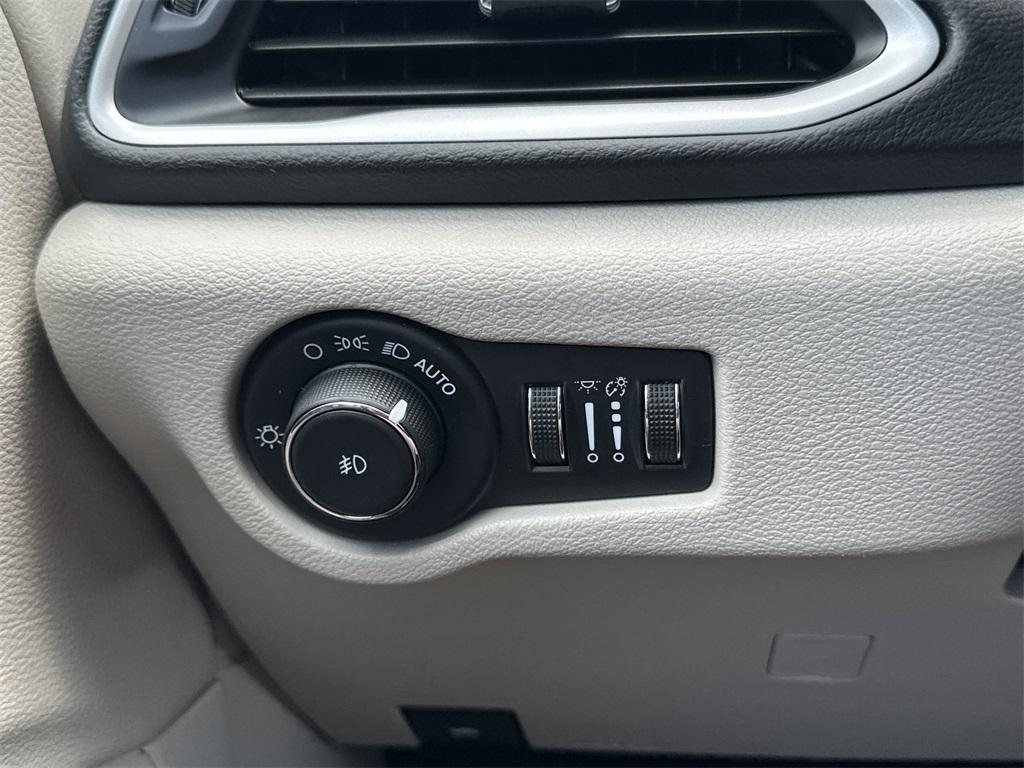 used 2023 Chrysler Pacifica car, priced at $25,762