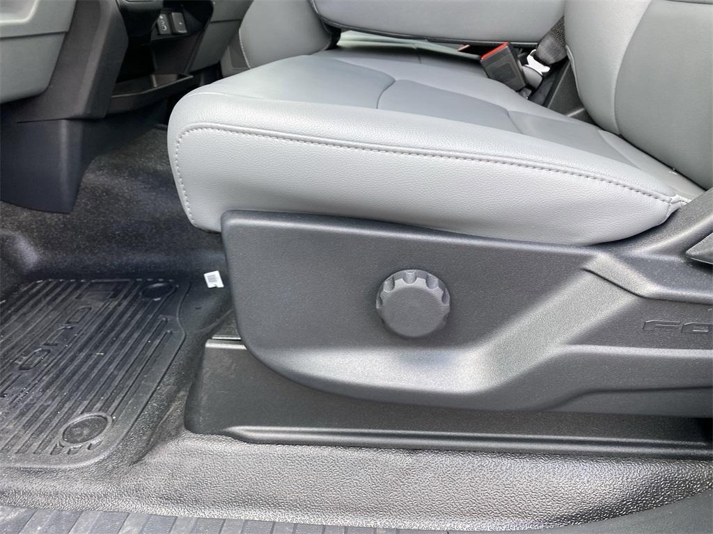 new 2025 Ford F-250 car, priced at $56,290