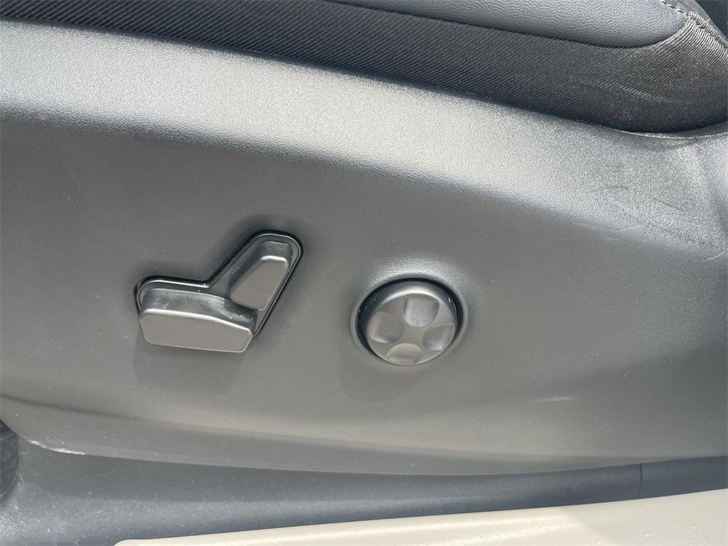 new 2024 Chrysler Pacifica car, priced at $41,300