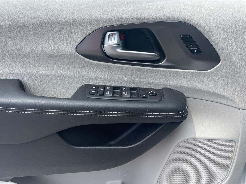new 2024 Chrysler Pacifica car, priced at $41,300