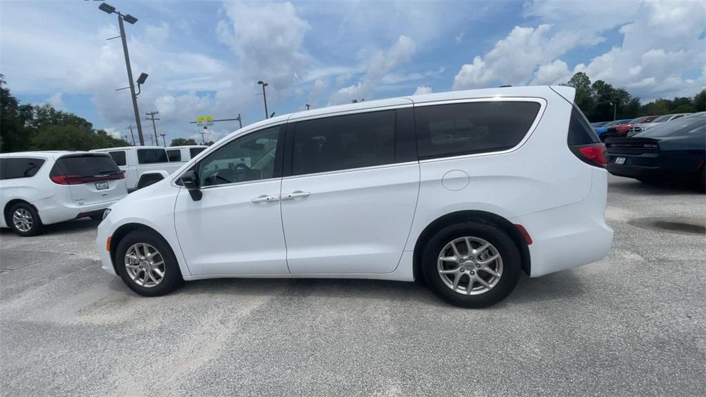 new 2024 Chrysler Pacifica car, priced at $41,300