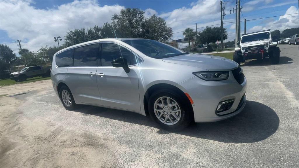 new 2026 Chrysler Pacifica car, priced at $45,465