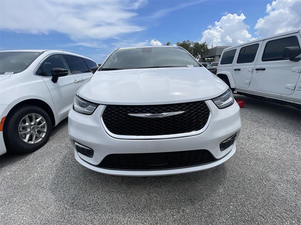 new 2024 Chrysler Pacifica car, priced at $41,300