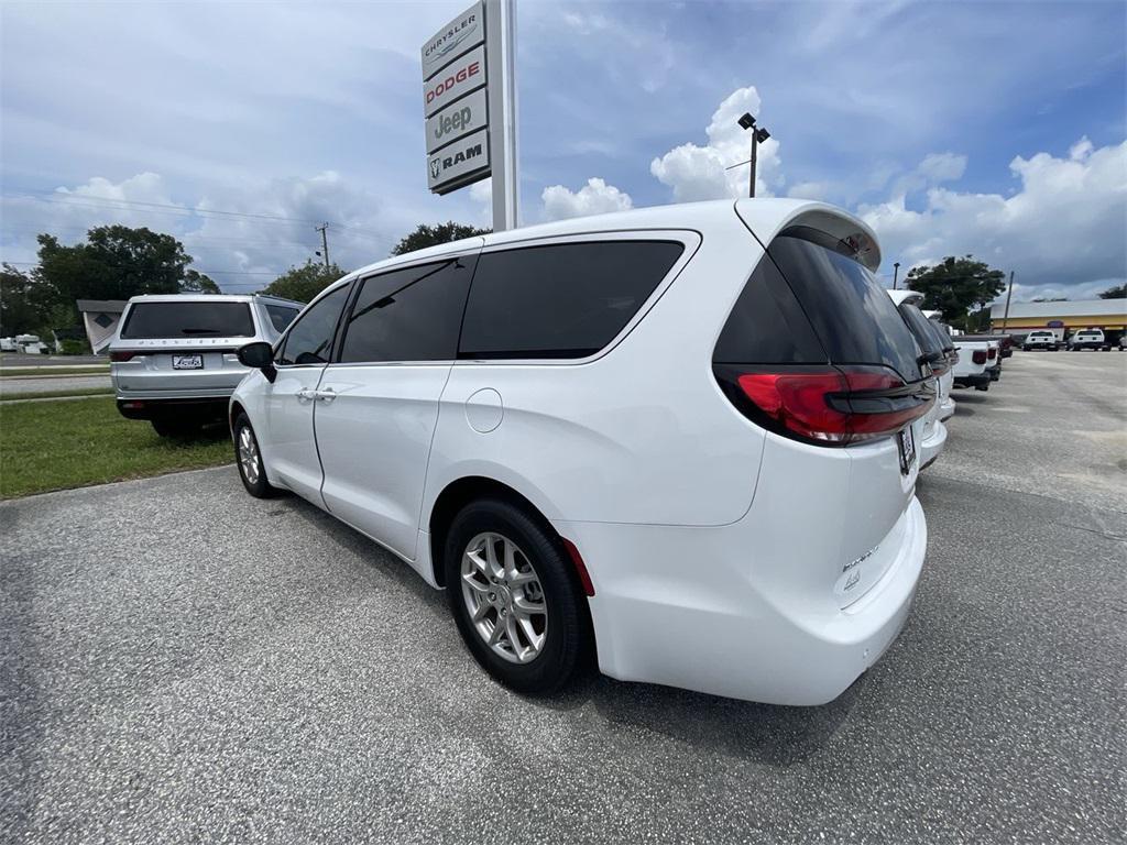 new 2024 Chrysler Pacifica car, priced at $41,300