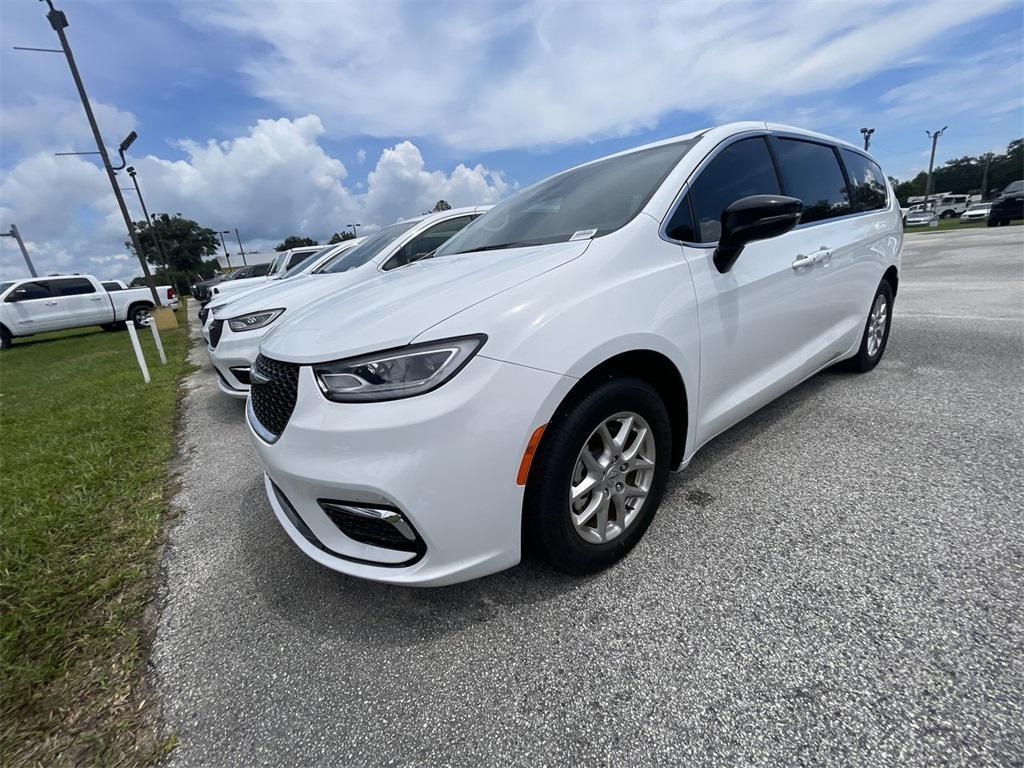 new 2024 Chrysler Pacifica car, priced at $41,300