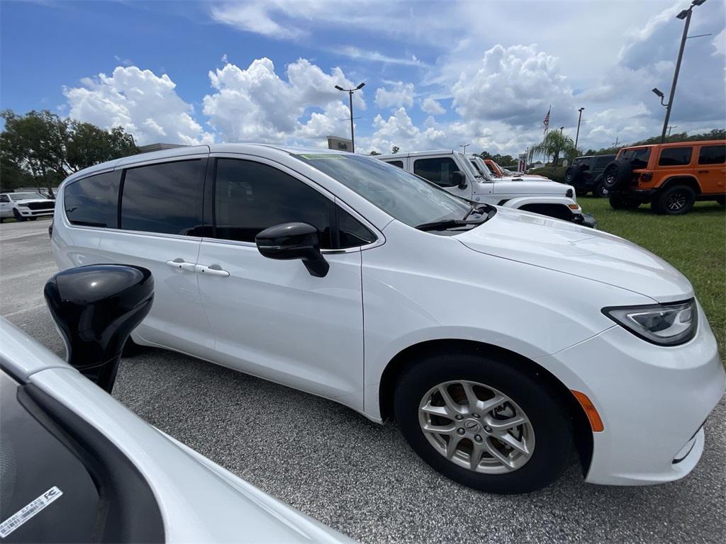 new 2024 Chrysler Pacifica car, priced at $41,300