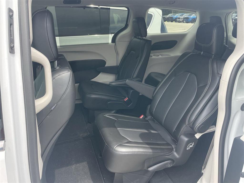 new 2024 Chrysler Pacifica car, priced at $41,300