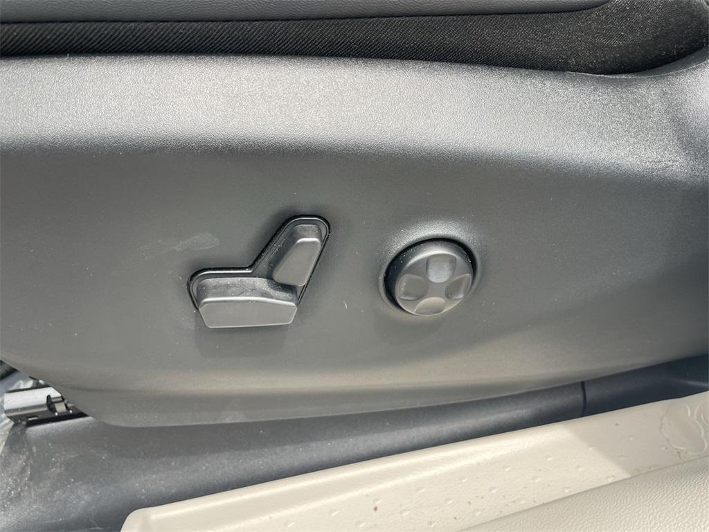 new 2024 Chrysler Pacifica car, priced at $41,300