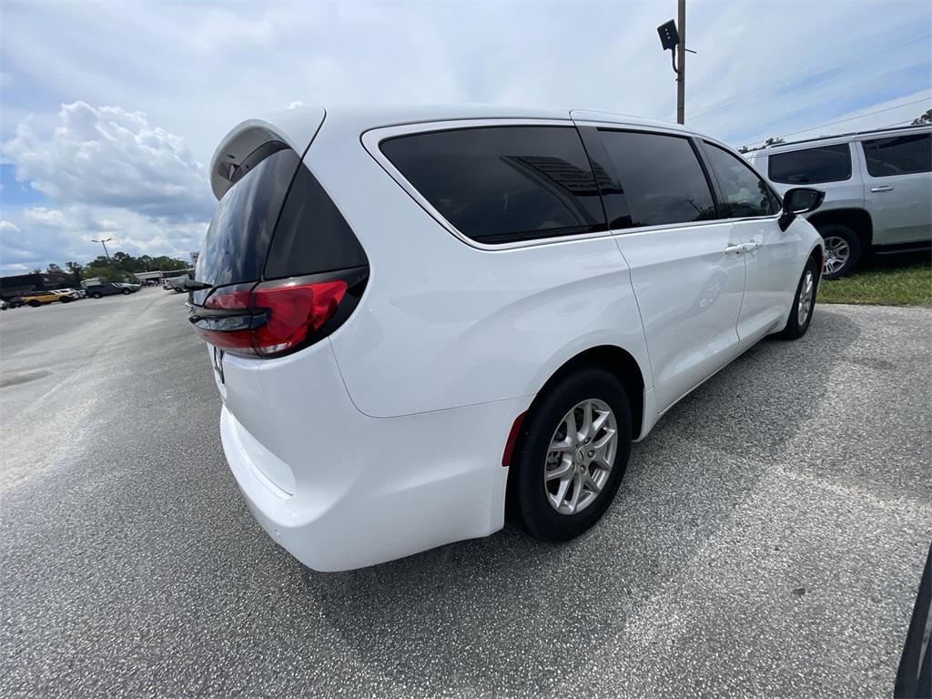 new 2024 Chrysler Pacifica car, priced at $41,300