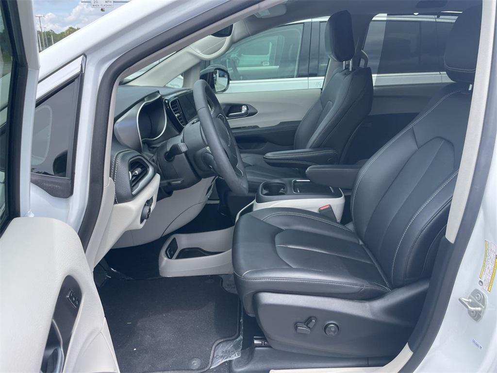 new 2024 Chrysler Pacifica car, priced at $41,300