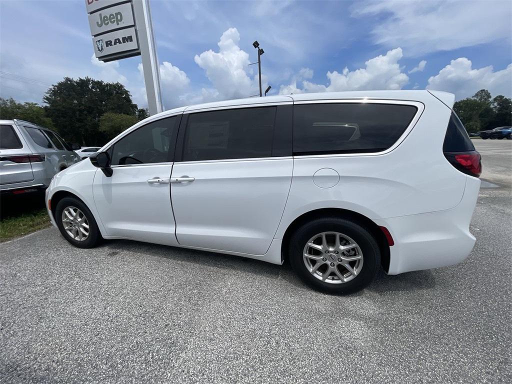 new 2024 Chrysler Pacifica car, priced at $41,300