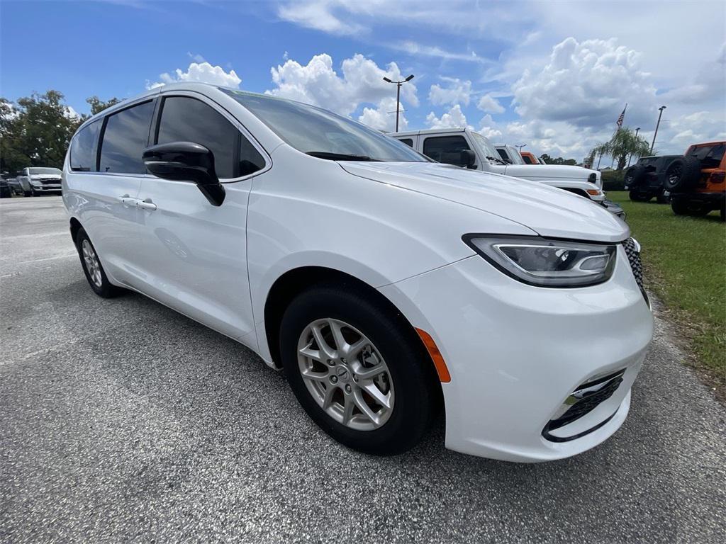 new 2024 Chrysler Pacifica car, priced at $41,300