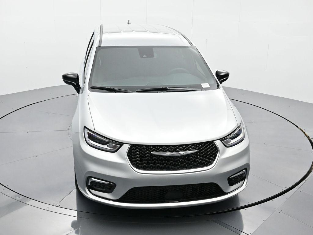 new 2026 Chrysler Pacifica car, priced at $46,830