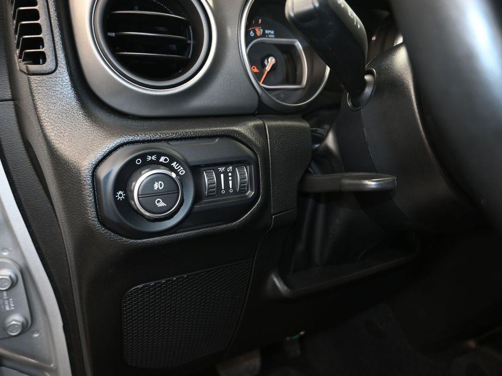 used 2022 Jeep Gladiator car, priced at $30,595