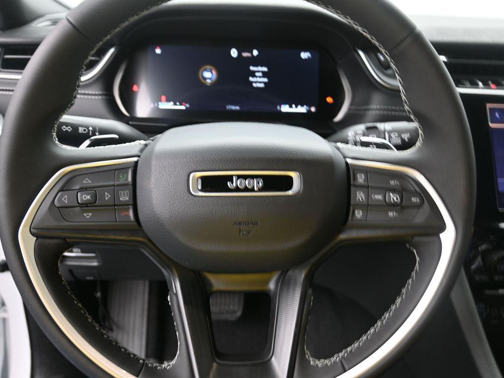 new 2025 Jeep Grand Cherokee car, priced at $41,695
