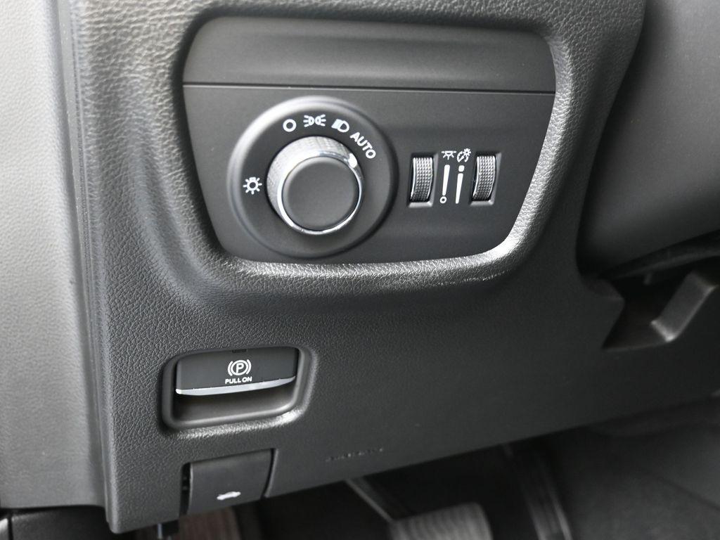 new 2025 Jeep Grand Cherokee car, priced at $41,695