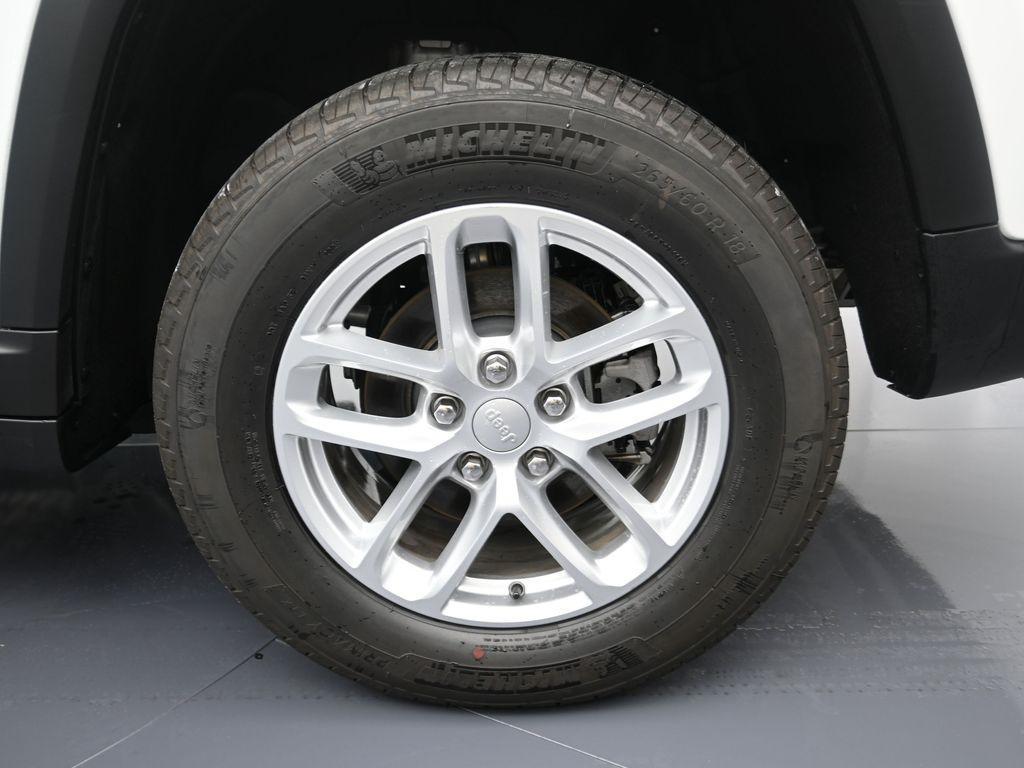 new 2025 Jeep Grand Cherokee car, priced at $41,695