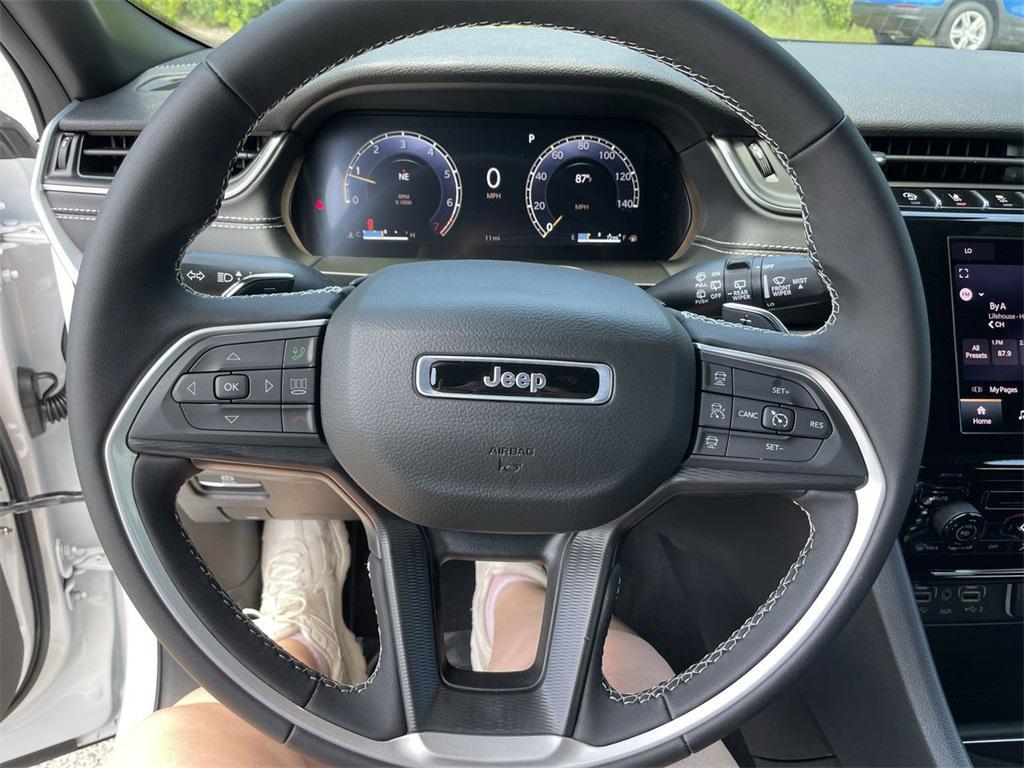 new 2025 Jeep Grand Cherokee car, priced at $42,775