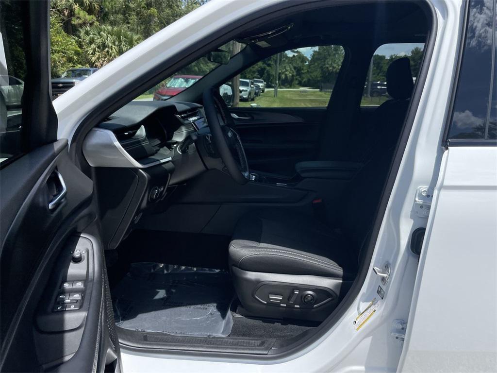 new 2025 Jeep Grand Cherokee car, priced at $42,775