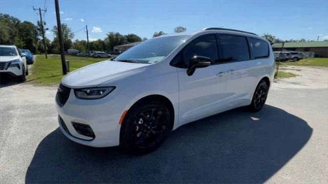 new 2024 Chrysler Pacifica car, priced at $45,745