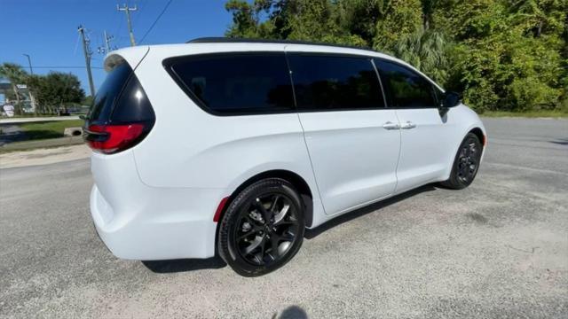 new 2024 Chrysler Pacifica car, priced at $45,745