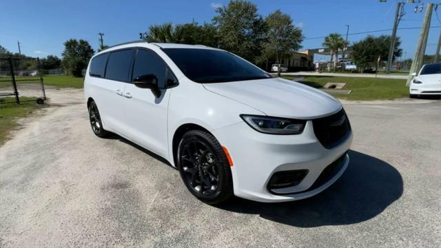 new 2024 Chrysler Pacifica car, priced at $45,745