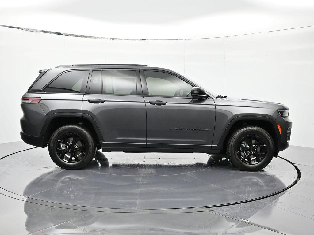 new 2025 Jeep Grand Cherokee car, priced at $46,475