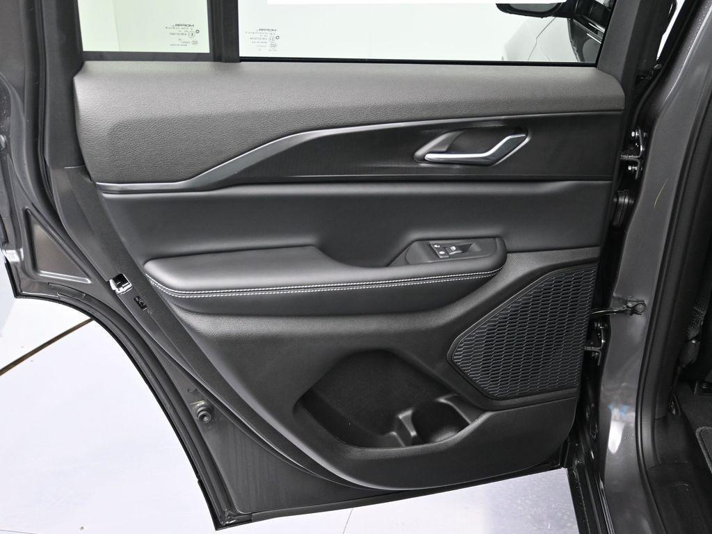 new 2025 Jeep Grand Cherokee car, priced at $46,475