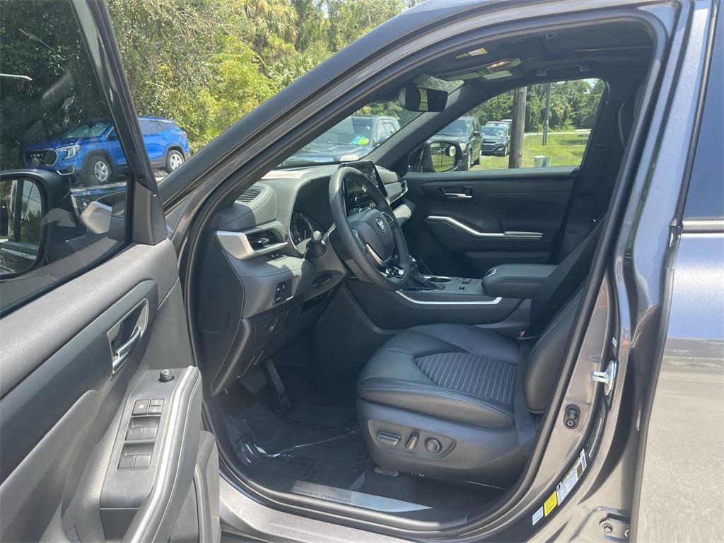 used 2024 Toyota Highlander car, priced at $37,580