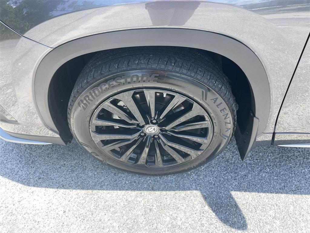 used 2024 Toyota Highlander car, priced at $37,580