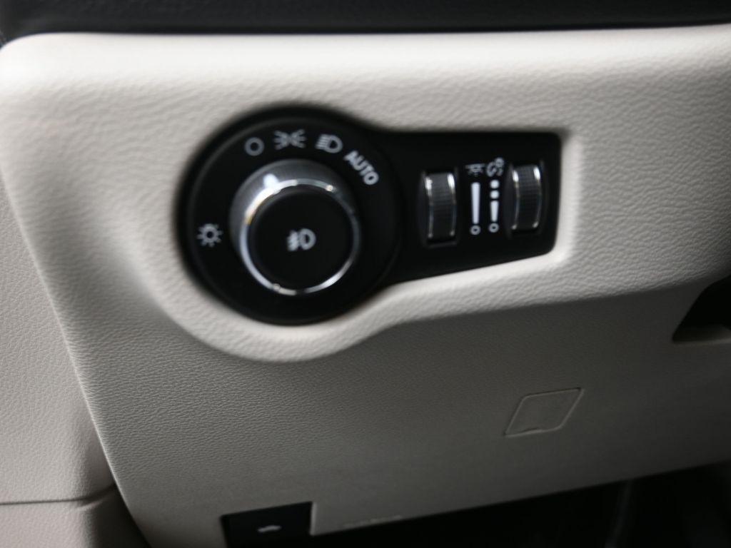 used 2018 Chrysler Pacifica Hybrid car, priced at $16,117