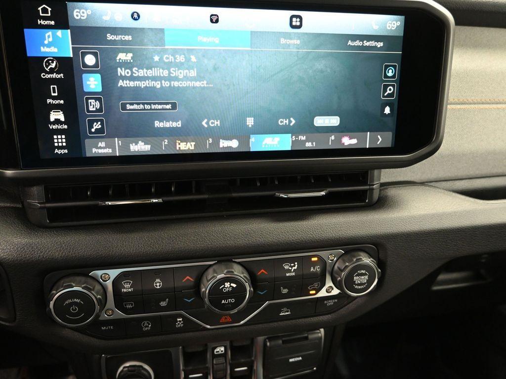 new 2026 Jeep Gladiator car, priced at $49,959