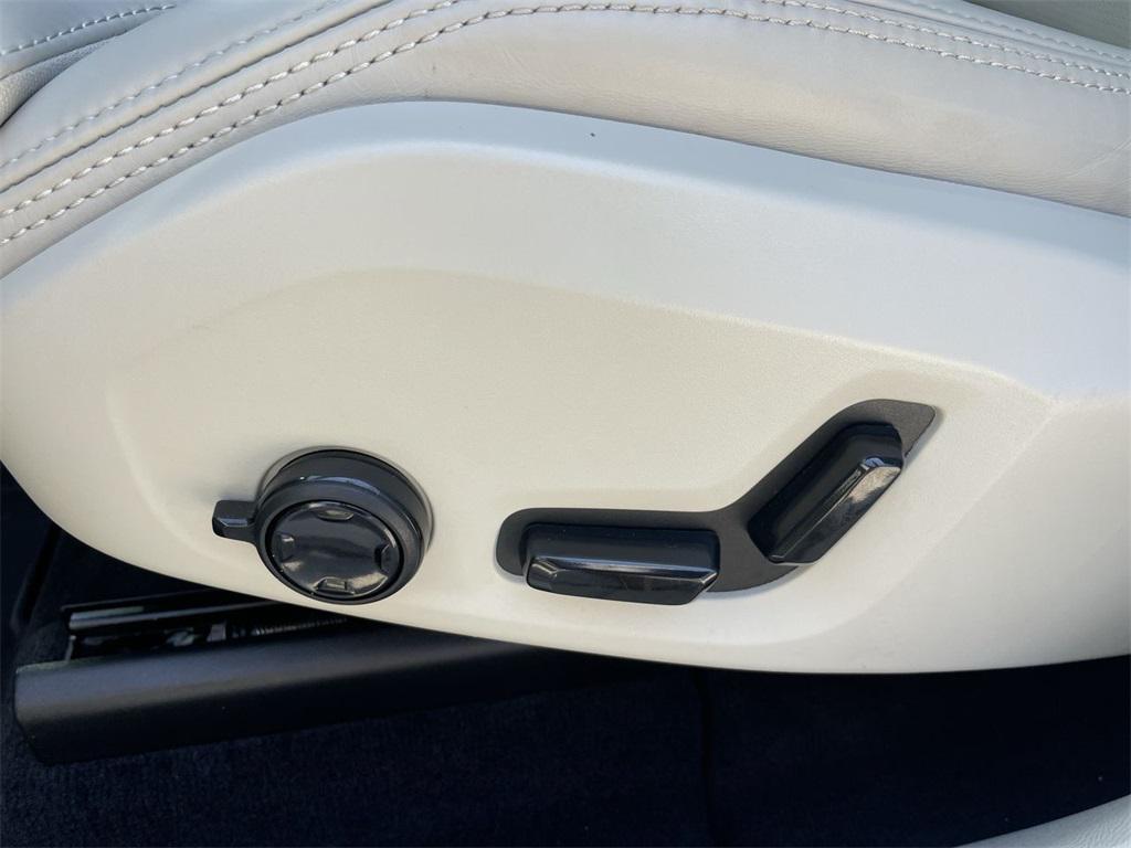 used 2022 Volvo XC60 Recharge Plug-In Hybrid car, priced at $38,299