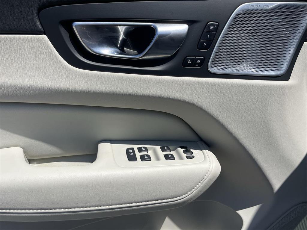 used 2022 Volvo XC60 Recharge Plug-In Hybrid car, priced at $38,299