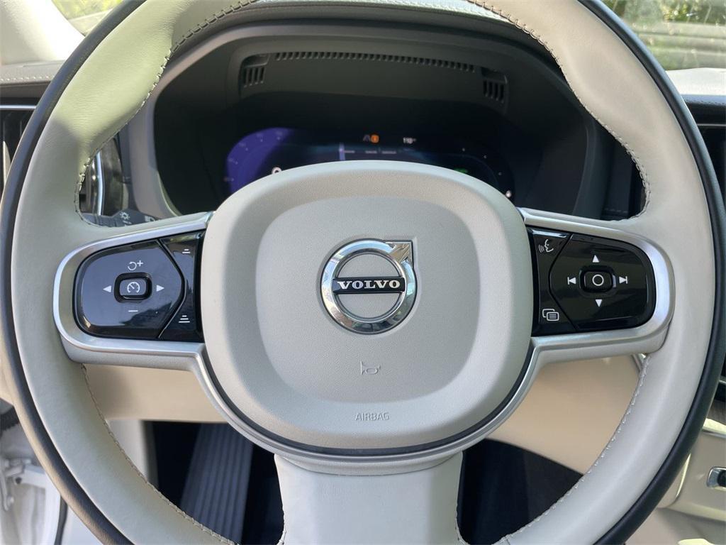 used 2022 Volvo XC60 Recharge Plug-In Hybrid car, priced at $38,299