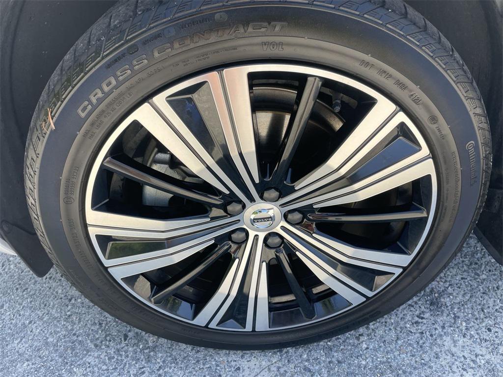 used 2022 Volvo XC60 Recharge Plug-In Hybrid car, priced at $38,299