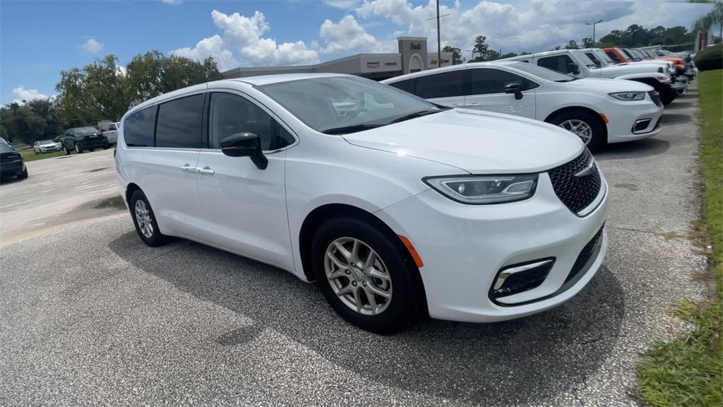 new 2024 Chrysler Pacifica car, priced at $41,300