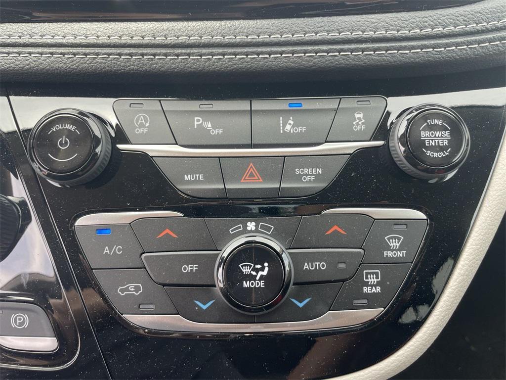 new 2024 Chrysler Pacifica car, priced at $41,300